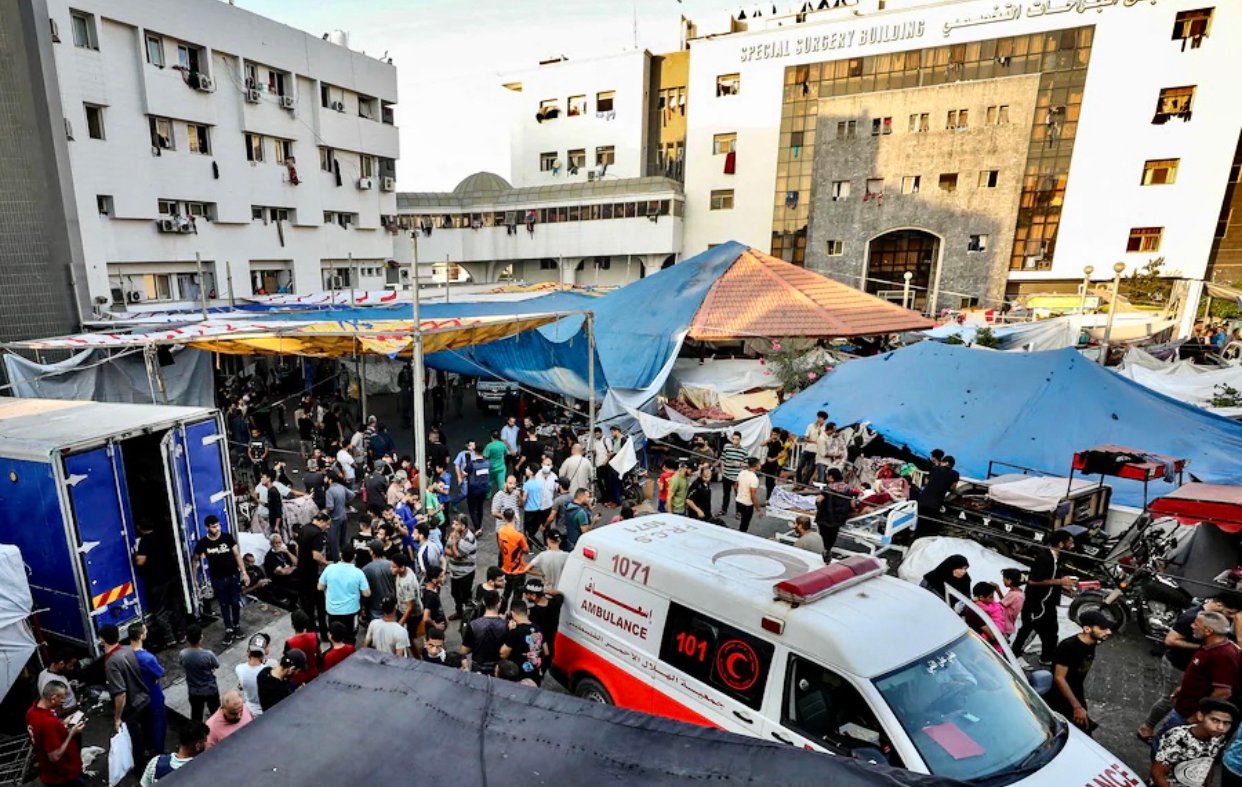 قصف إسرائيلي يستهدف قافلة إسعاف بغزة