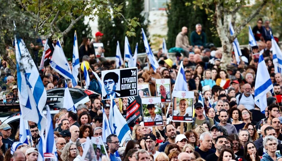 مسيرة لأهالي المحتجزين لدى “حماس” تصل إلى القدس