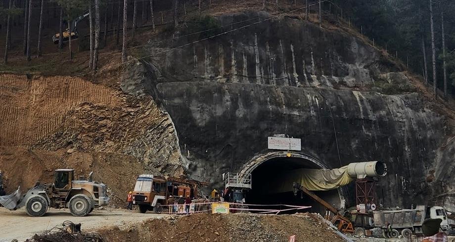 الهند .. 14 متراً تفصل العمال المحاصرين في النفق عن الحرية