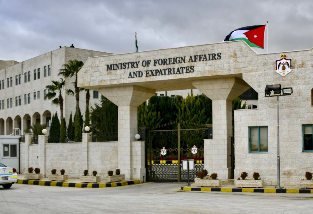 الأردن يستدعي سفيره لدى إسرائيل “فورًا”