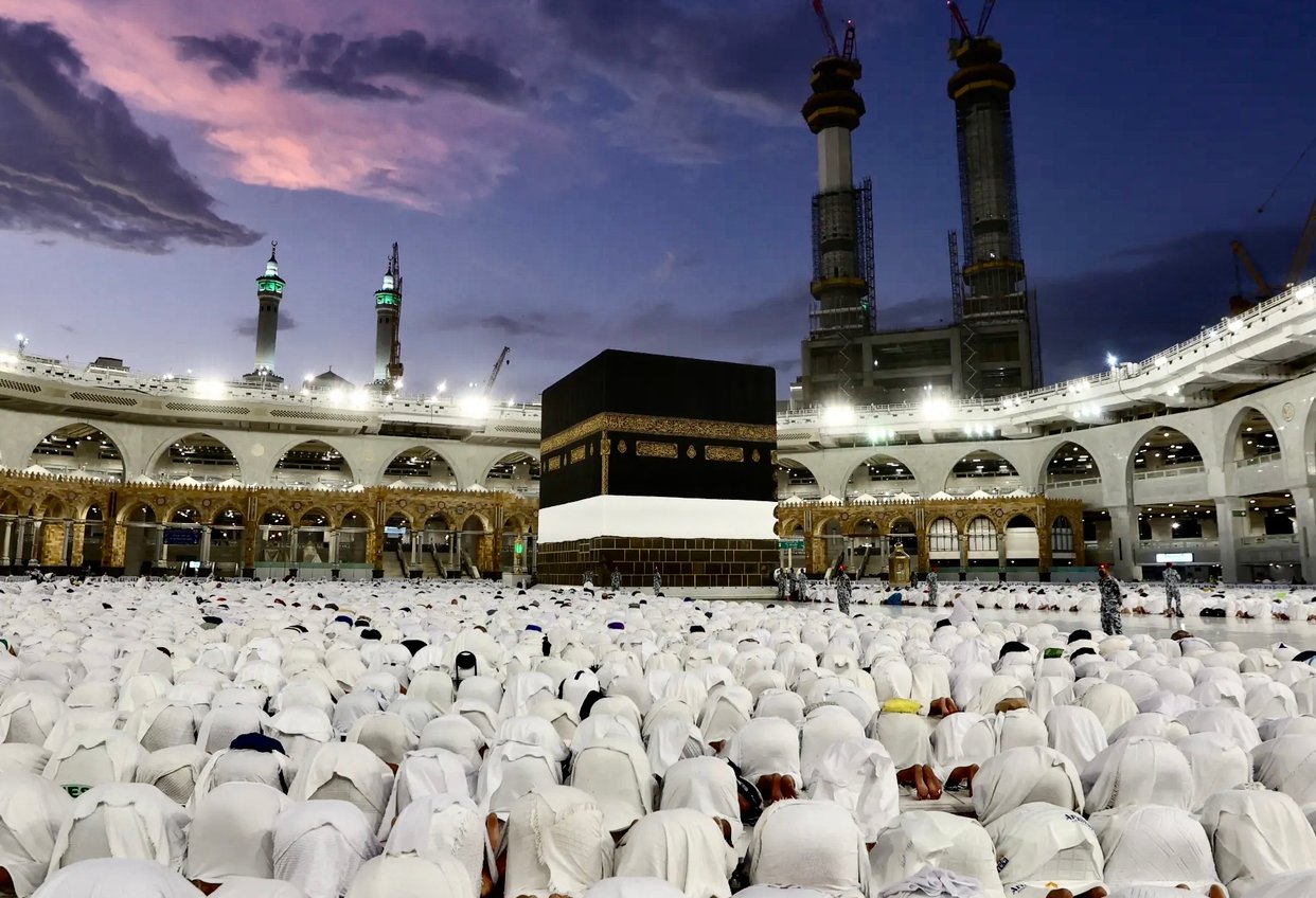 انعقاد اجتماع للجنة الملكية للحج بخصوص الإجراءات والاستعدادات لموسم الحج 1445 هـ