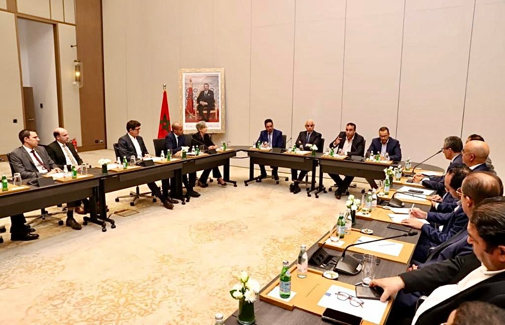 آيت الطالب يجتمع مع المستثمرين في القطاع الصحي