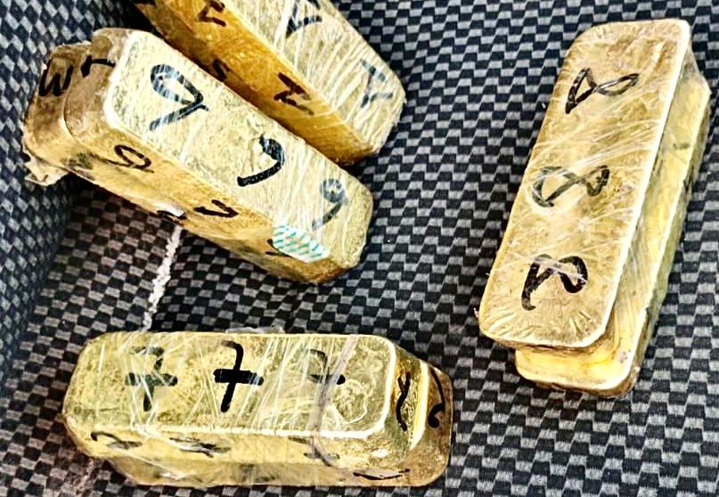 هَا المْعقُول.. بُوليس الكْركَرات شْدُو عِصابة متورطة فتهريب كميات كبيرة من الذهب وأدوية مضرة بالصحة