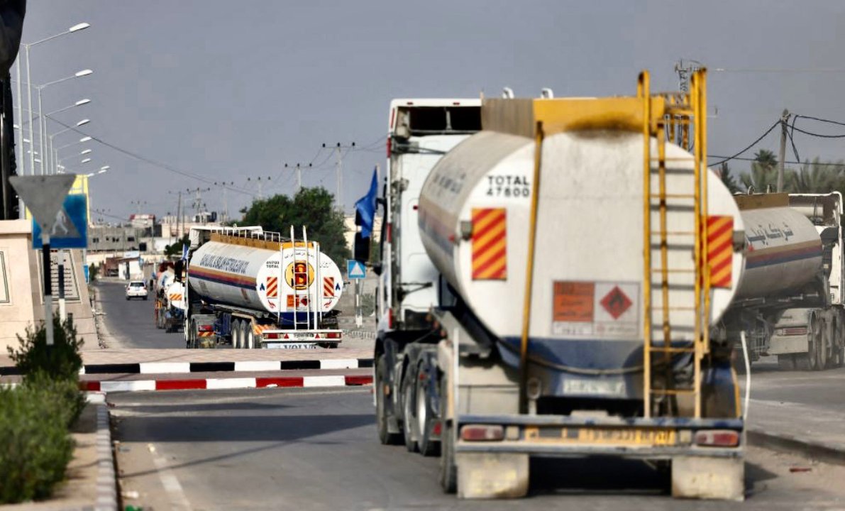 إسرائيل تسمح بدخول شاحنتي وقود يوميا إلى غزة