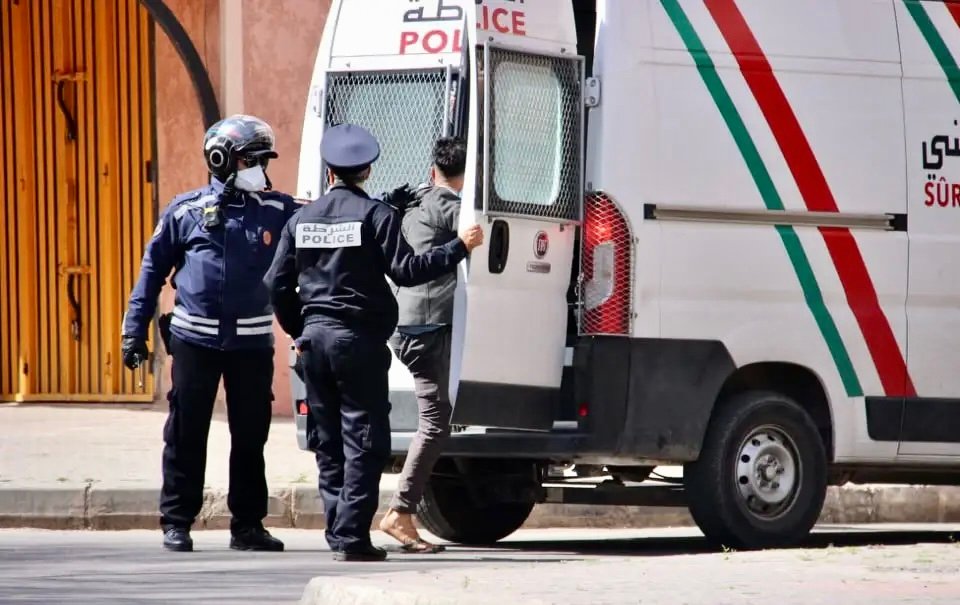 الشرطة القضائية بـْ فاس شْدَاتْ 11 وَاحد من بينهم مدير مستشفى و موضفون خْدامين تايْسرقو و يشدو الرْشَاوي ويْسَمْسرو فـْ عِباْد الله ..