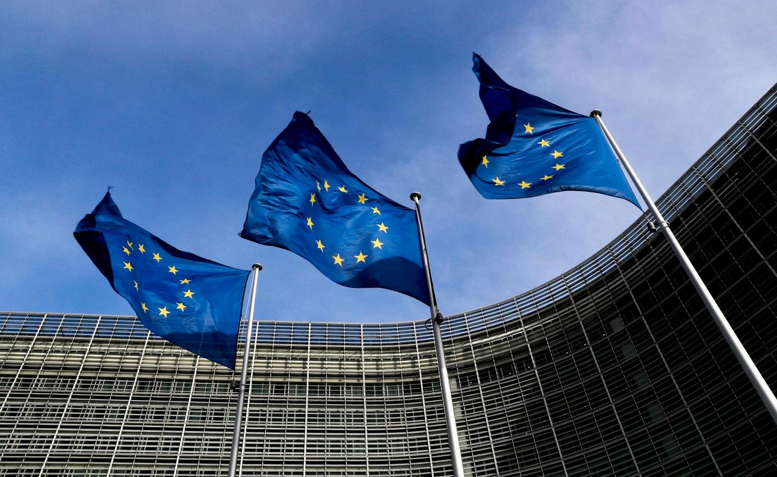 الاتحاد الأوروبي و”عمالقة الويب” صراع محتدم حول الامتثال للقواعد