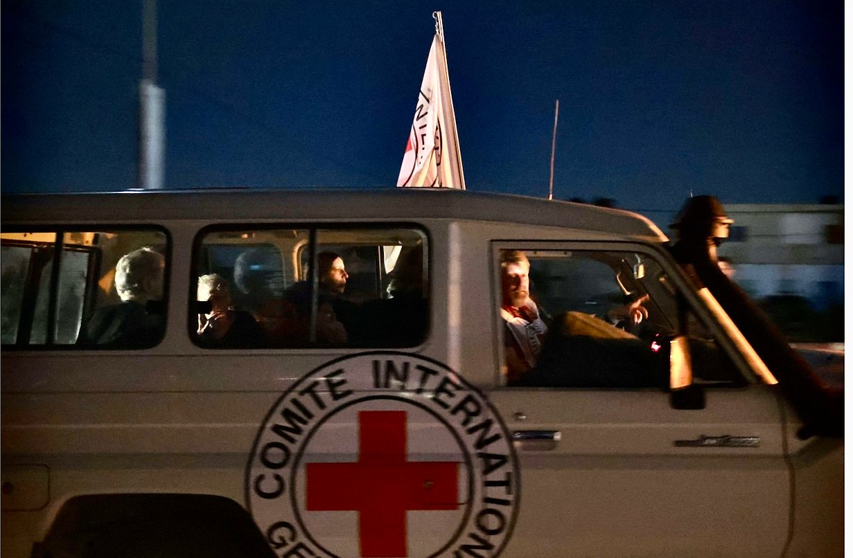 الجيش الإسرائيلي يؤكد وصول عدد من الرهائن