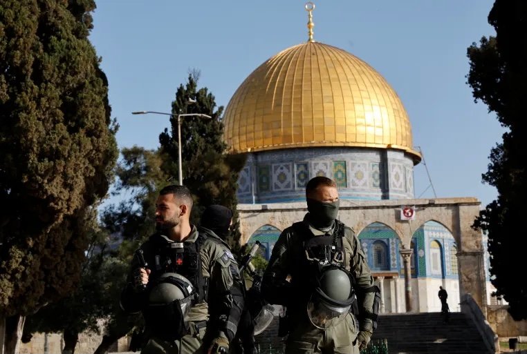 “وفا”: مستعمرون يقتحمون المسجد الأقصى