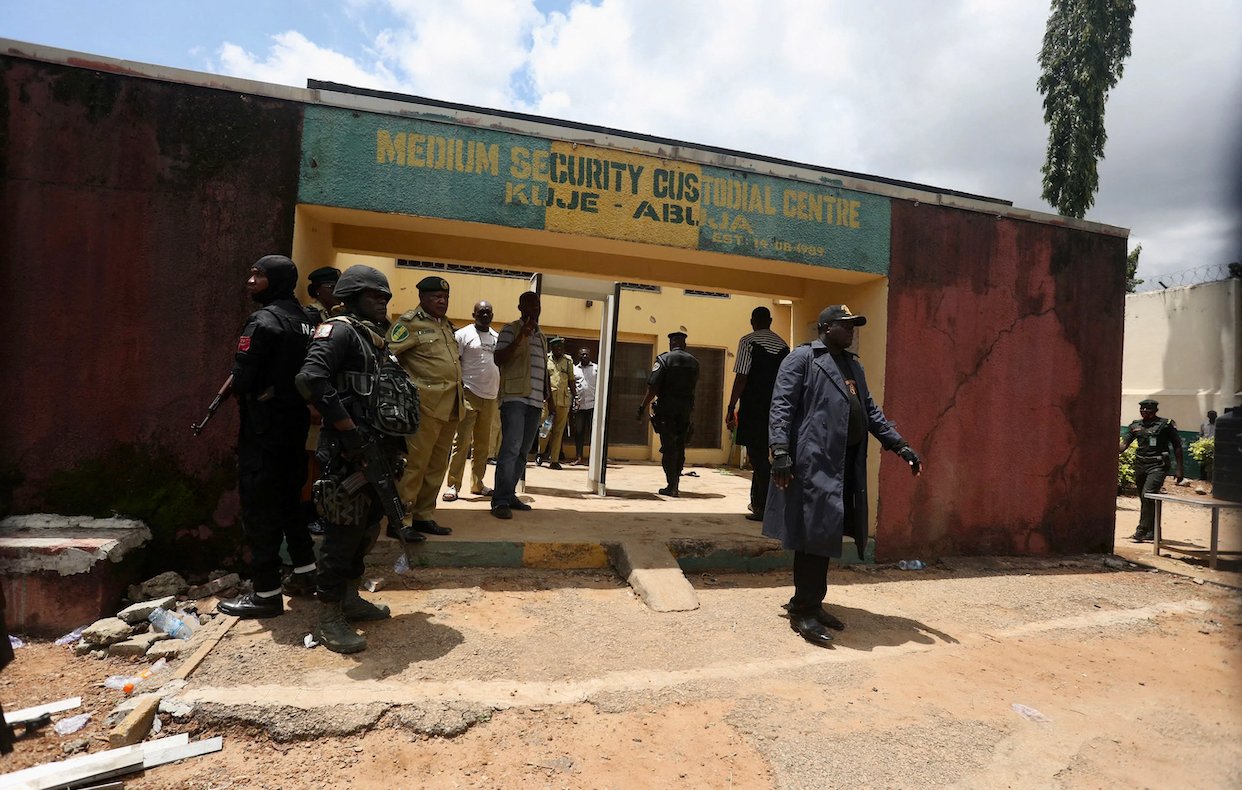 نيجيريا تطلق سراح أكثر من 4 آلاف سجين لتخفيف اكتظاظ السجون