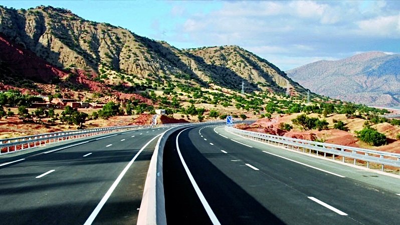 خبراء يابانيون يؤكدون سلامة الطريق السيار بعد الزلزال