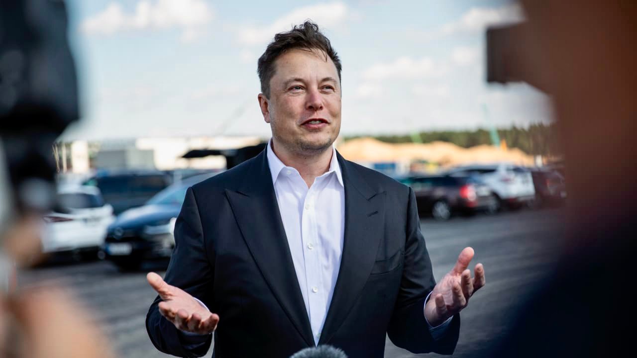 مسؤول بحماس يدعو ماسك لزيارة قطاع غزة