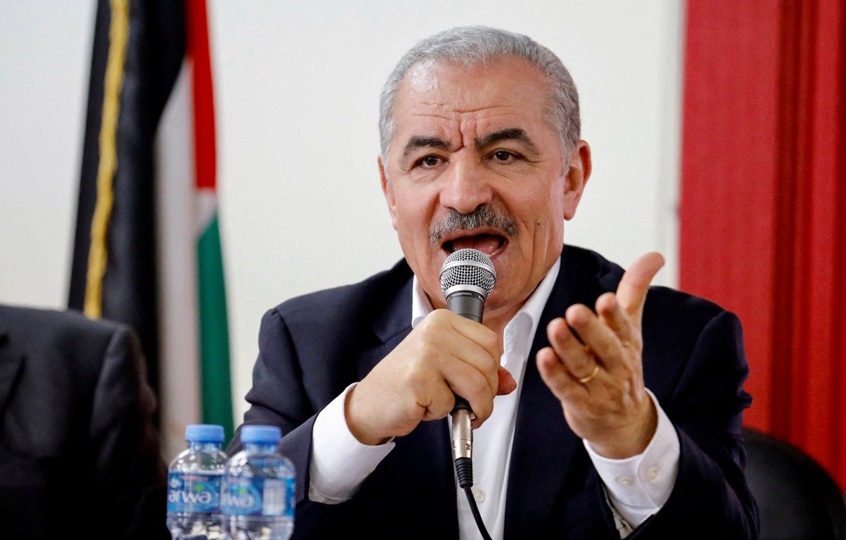 رئيس الوزراء الفلسطيني يطالب بـ”إنزال المساعدات بالمظلات” إلى غزة