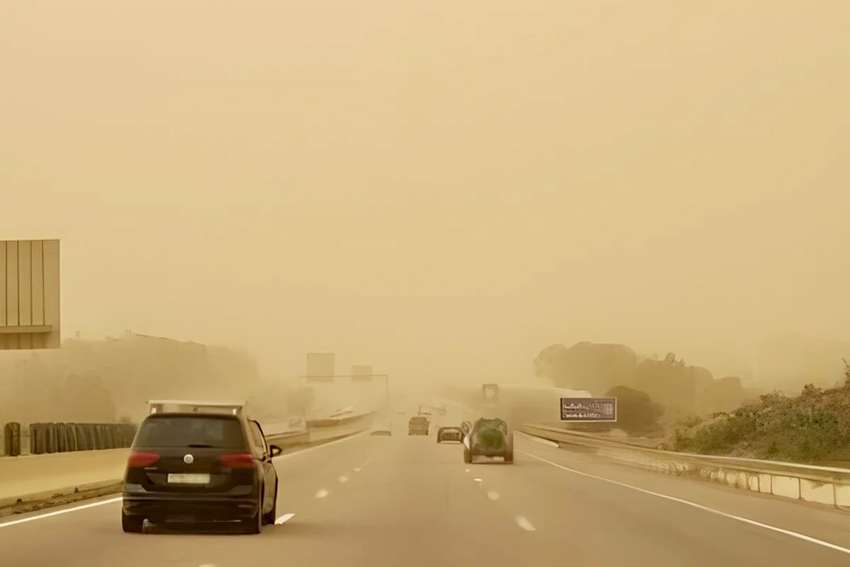 وزارة التجهيز تدعو إلى توخي الحذر بسبب هبوب رياح قوية بعدد من مناطق المملكة