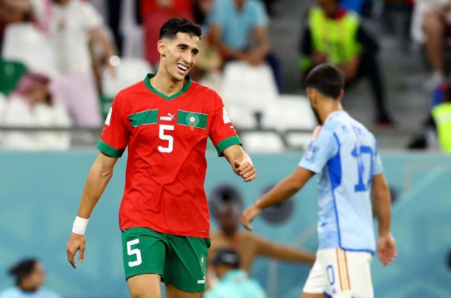 “أكرد” عمود دفاع الأسود على رادار أولمبيك ليون الفرنسي