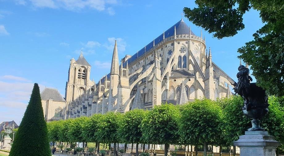 بورج الفرنسية عاصمة أوروبية للثقافة لسنة 2028