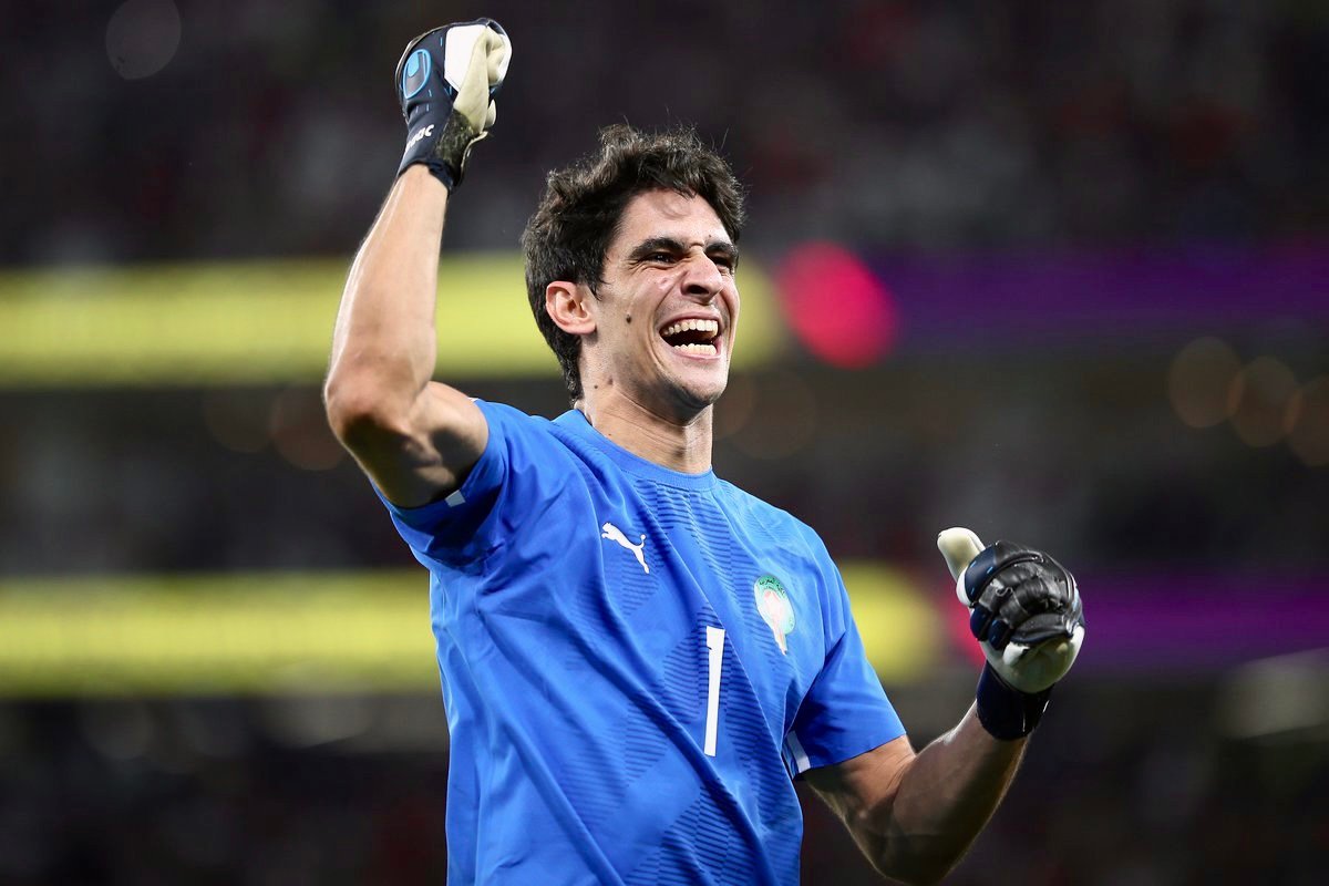 بونو يتوج بجائزة “الأسد الذهبي” كأفضل لاعب إفريقي