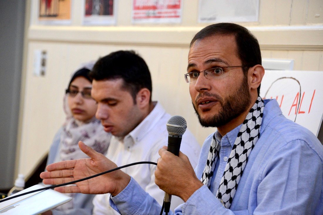 فلسطينيون ينعون الشاعر العرعير بعد مقتله بقصف إسرائيلي