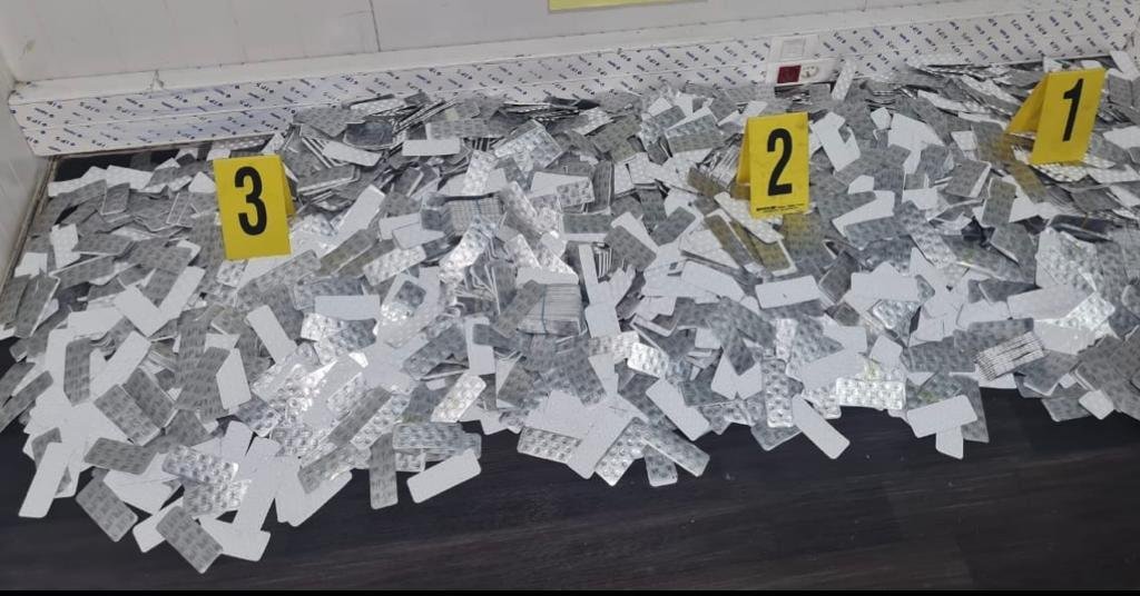 البُوليسْ والجمارك حَصْلُوا مَغربي كان ناوي يْغرق البلاد بالقرقوبي ولاكن قرقبو عليه بميناء بني نصار