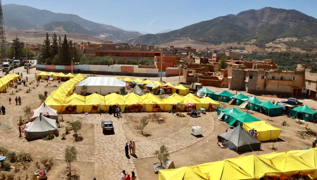 زلزال الحوز .. مؤسسة محمد الخامس للتضامن تسلم منصة مجهزة لإيواء متضرري دوار دكوج