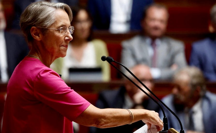 الرئاسة الفرنسية تعلن استقالة الحكومة