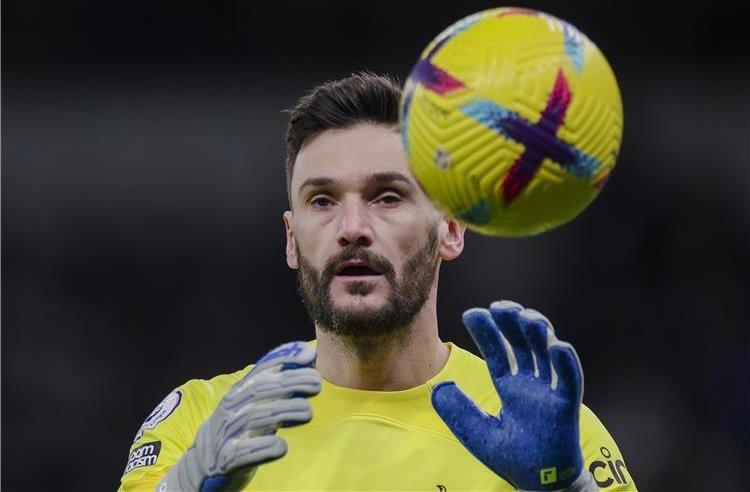 توتنهام يكرم الحارس لوريس بعد 11 عاما في صفوفه