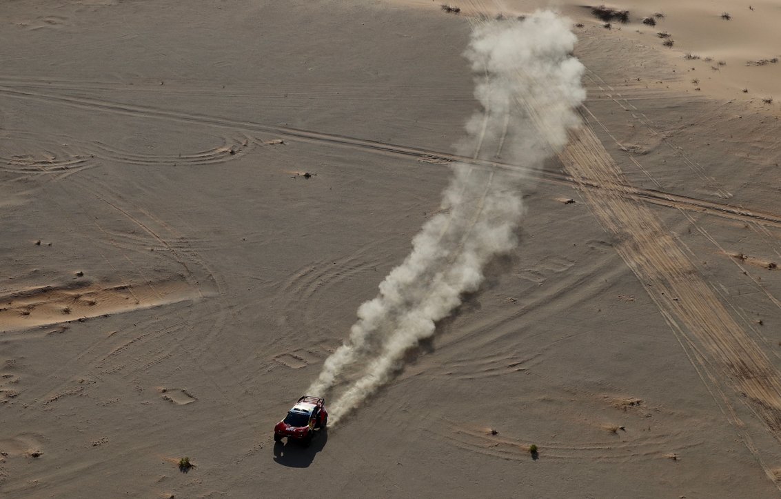 رالي دكار ..  حادث انقلاب للمتصدر السعودي يطيح آماله باللقب