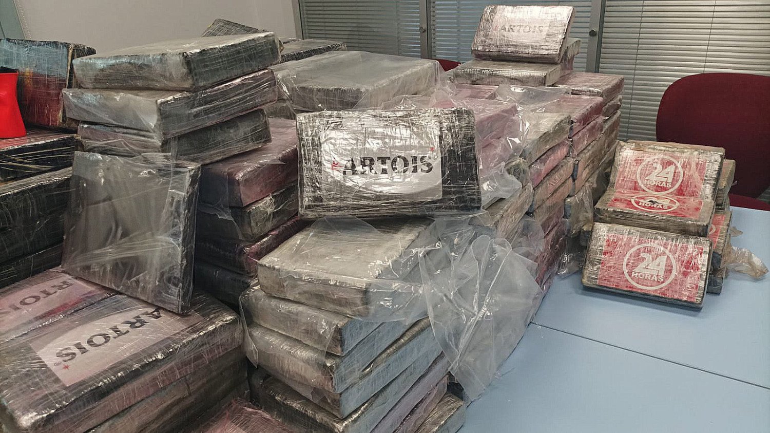 لي حْصل يودي ..شْدُو كَامِيو هَازْ كمية كبيرة ديال الحشيش والكوكايين فْـ معبر الكركرات