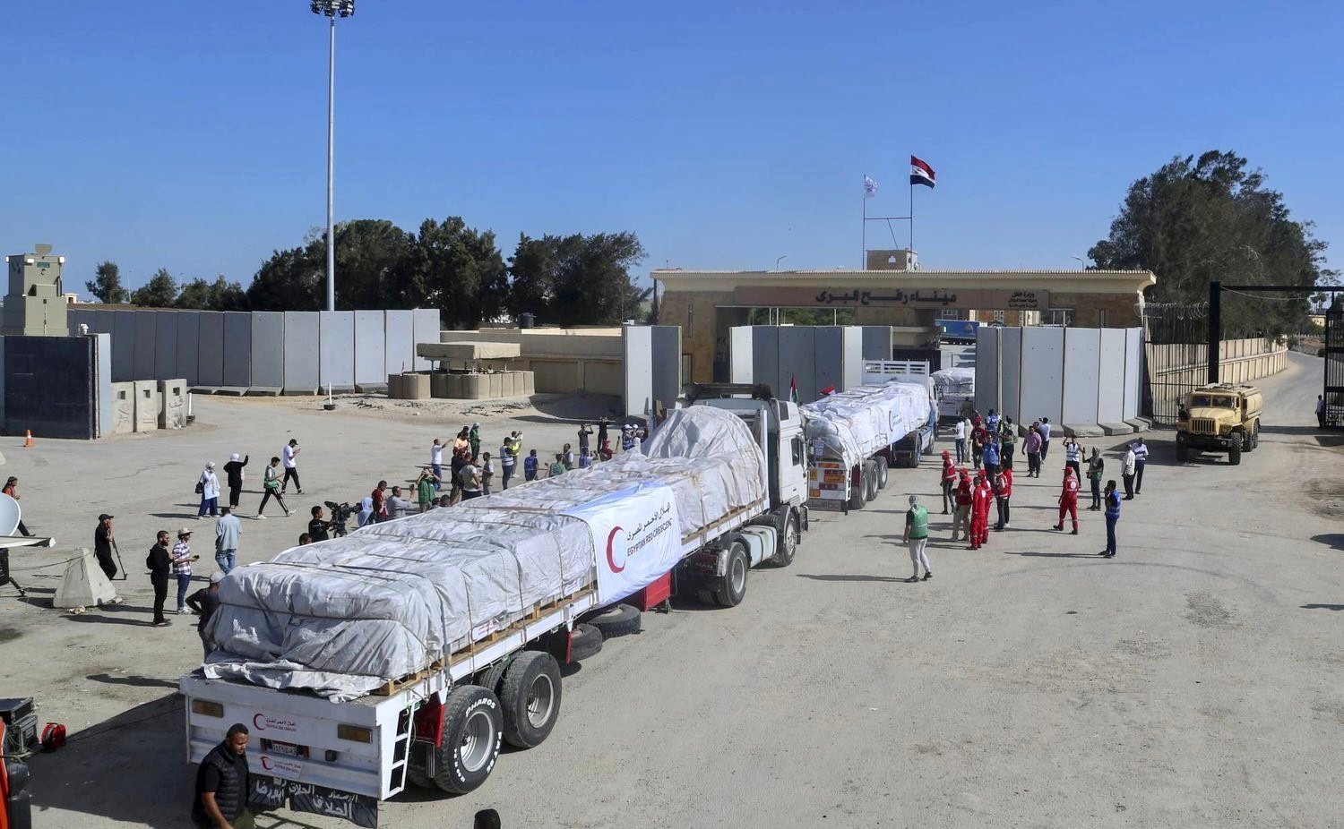 مصر تنفي اتهامات إسرائيل بشأن “منع دخول المساعدات إلى غزة”