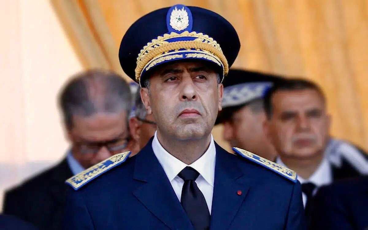 حموشي يمنح ترقية استثنائية لحارس أمن توفي أثناء مزاولة مهامه