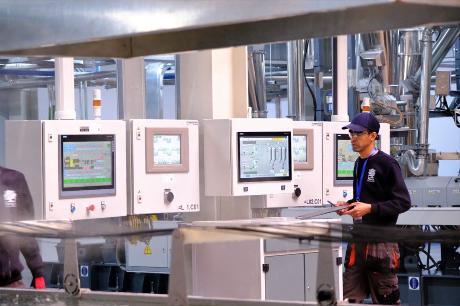 صناعة السيارات .. افتتاح مصنع جديد بالمنصة الصناعية طنجة المتوسط