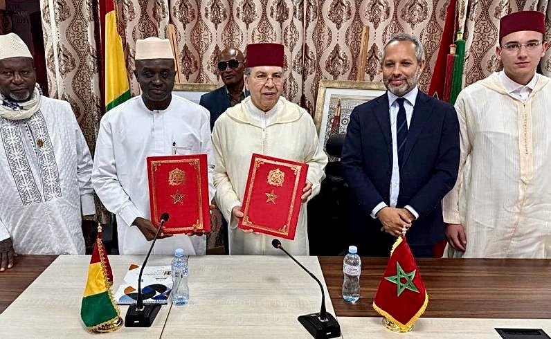 توقيع برتوكول بين المغرب وغينيا يهم تدبير وتسيير المجمع الديني محمد السادس بكوناكري