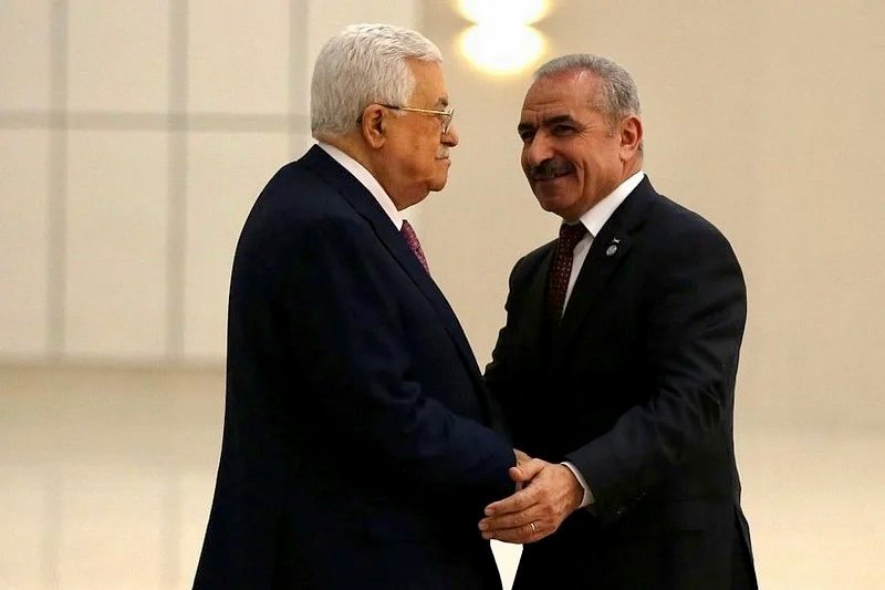 عباس يقبل استقالة حكومة اشتية