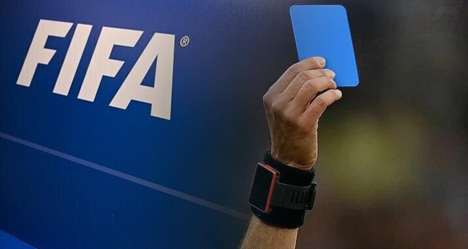 فيفا يكشف حقيقة “البطاقة الزرقاء”