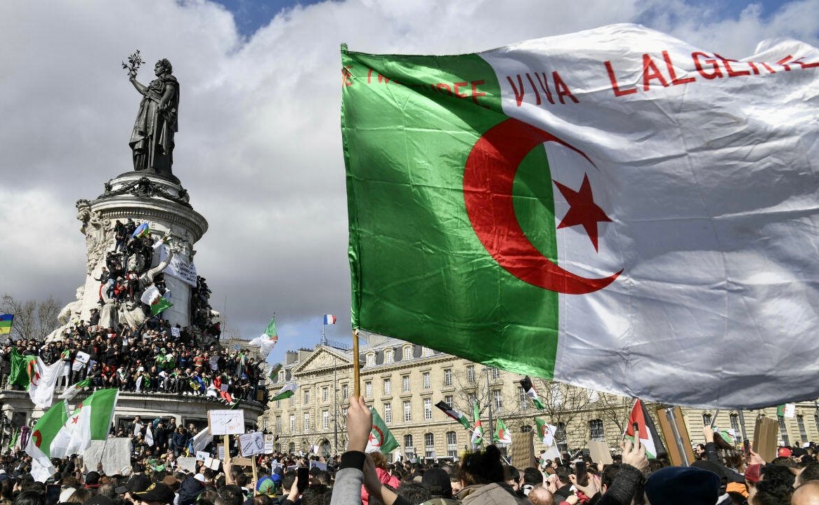 حظر مظاهرات مؤيدة للنظام الجزائري في فرنسا بسبب المغرب