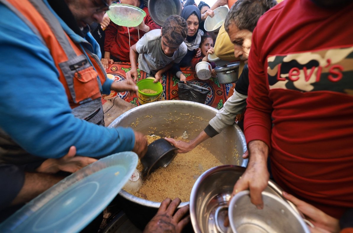 “برنامج الأغذية” يعلق توزيع المساعدات في شمال غزة