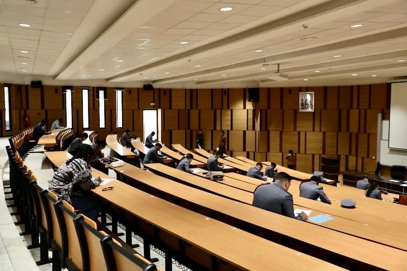 احتجاجات الطلبة تهدد بشل كليات الطب والصيدلة وطب الأسنان