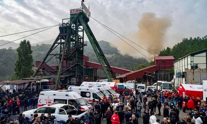 تركيا.. انهيار منجم ذهب ومحاصرة 9 عمال على الأقل