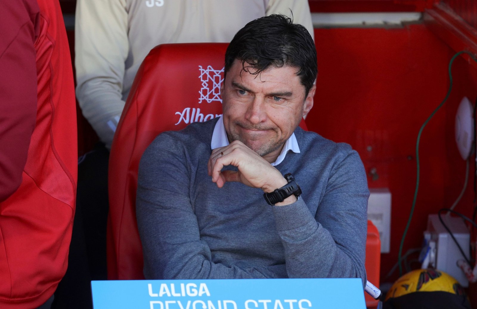 غرناطة يعلن التخلي عن خدمات مدربه ألكسندر ميدينا