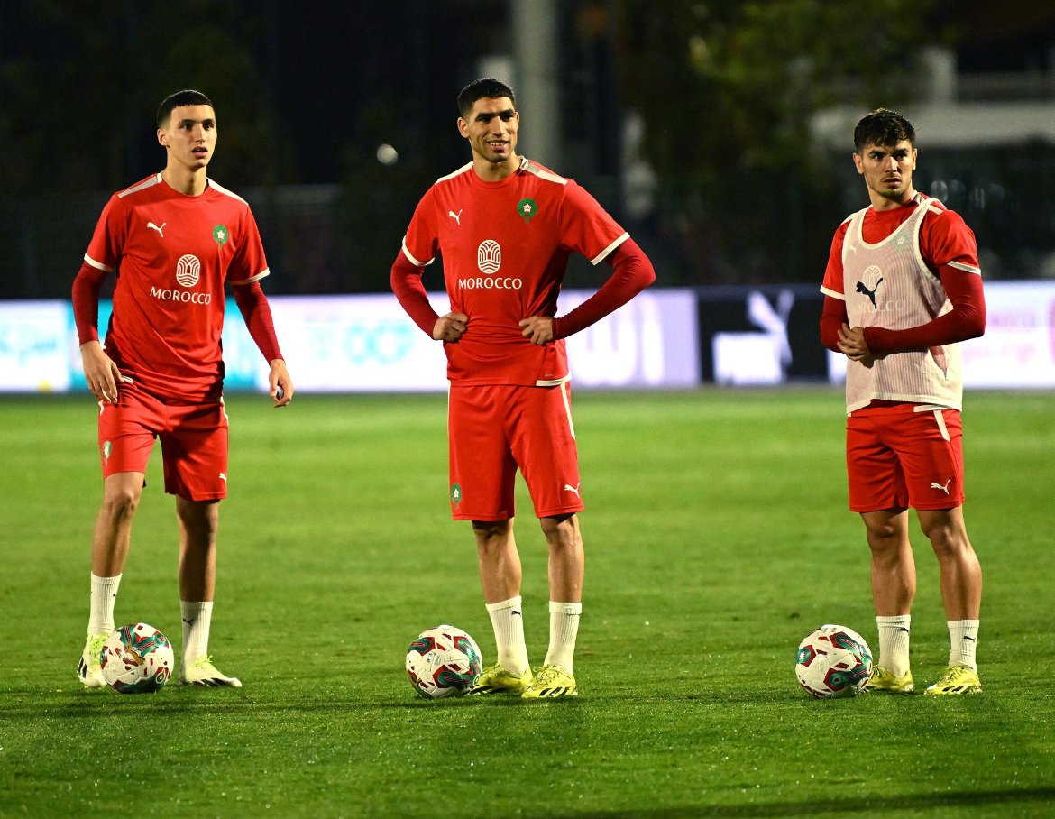 الأسود تُجري حصتين تدريبيتين استعدادا للقاء أنغولا