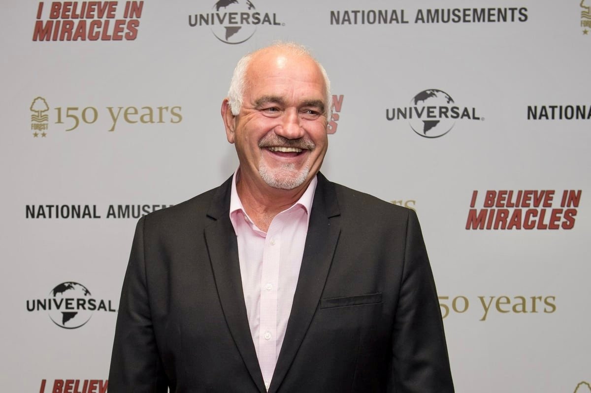 وفاة الدولي الانجليزي السابق لاري لويد