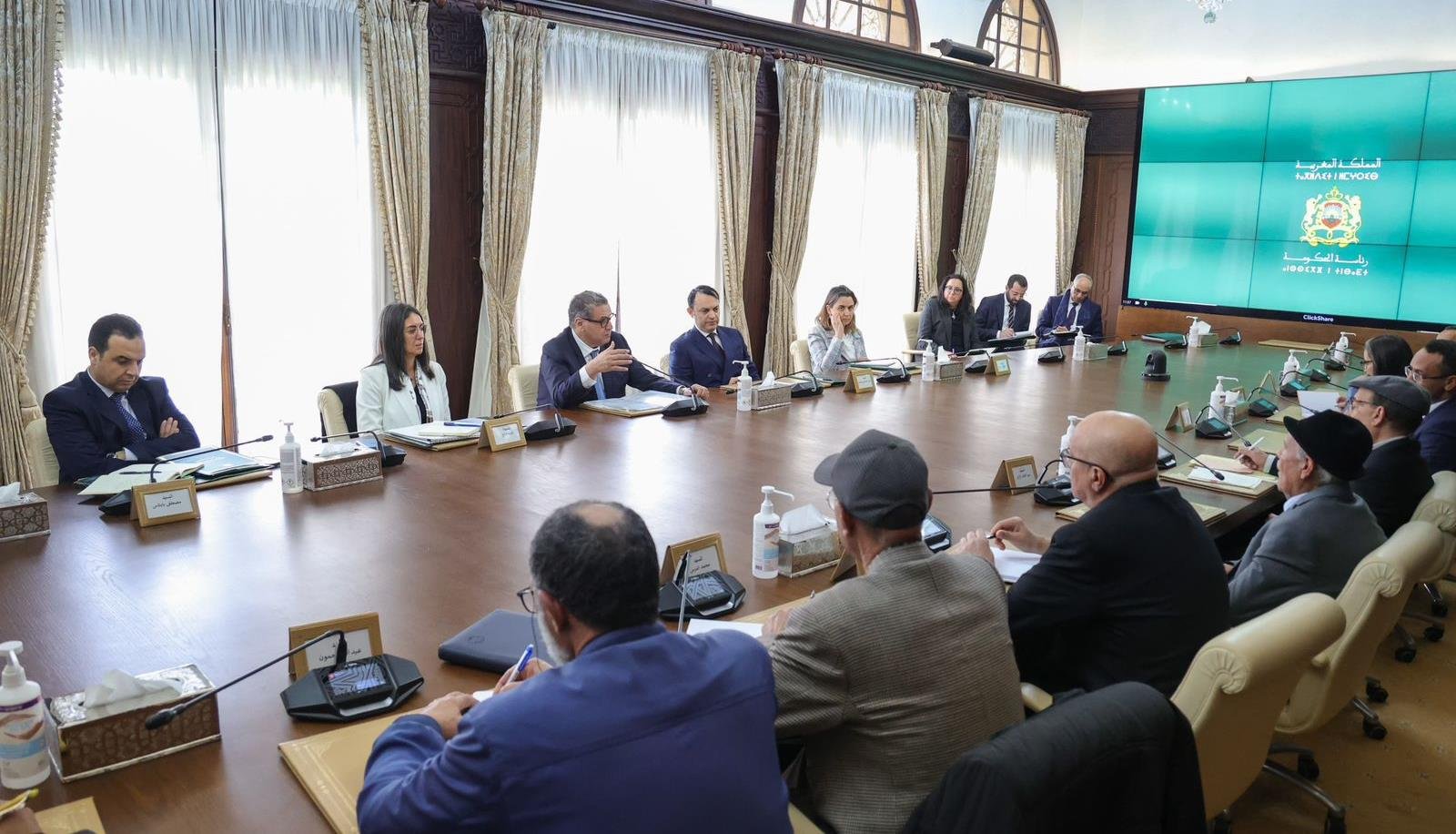 رئيس الحكومة يلتقي وفدا من الكونفدرالية الديمقراطية للشغل