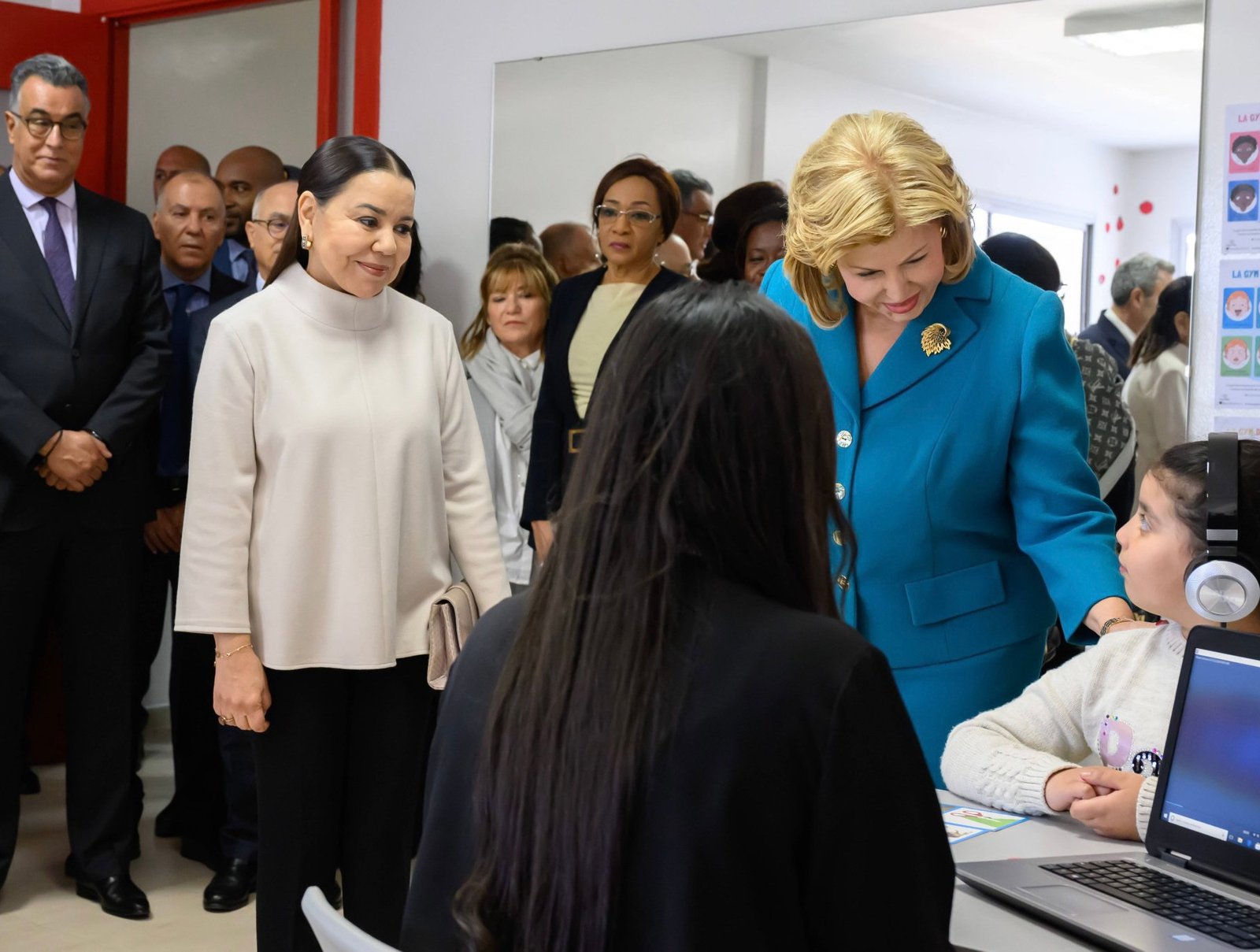 الأميرة للا أسماء و دومينيك واتارا تزوران مقر مؤسسة للا أسماء