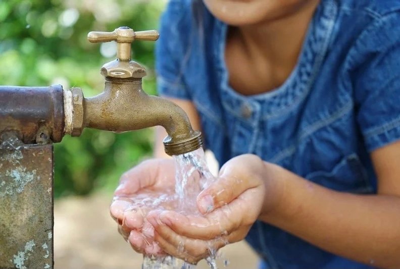 بايتاس: الحكومة حريصة على ضمان تزويد مختلف جهات المملكة بالماء الصالح للشرب
