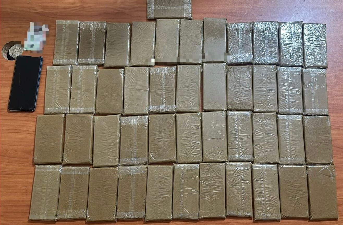 لِي حْصل يوْدِي.. بُوليس العيون شْدو وَاحد كَيْتاجر فـ”الشيرا”