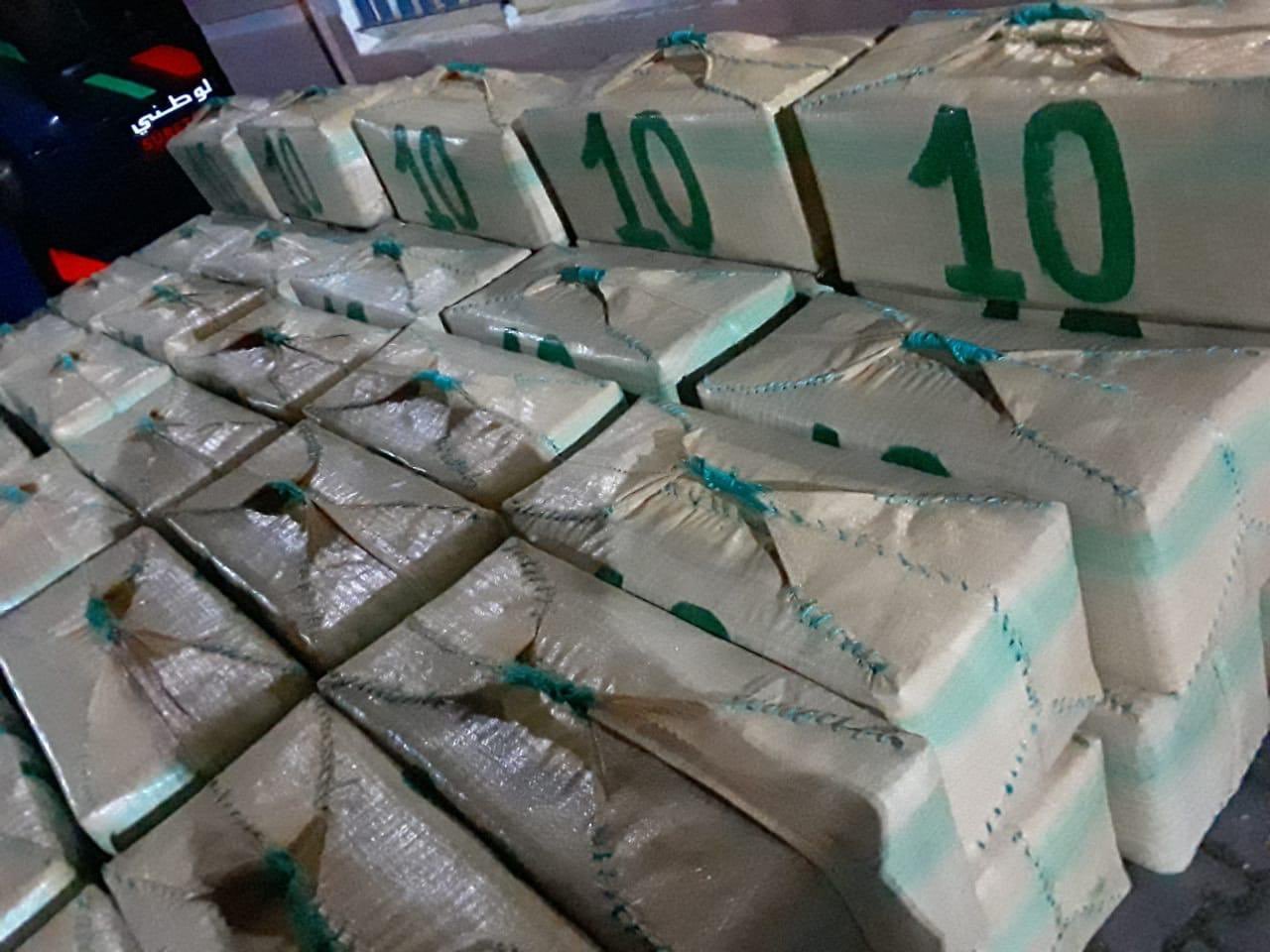 إحباط محاولة تهريب طنين و145 كيلوغراما من مخدر الشيرا بالقنيطرة