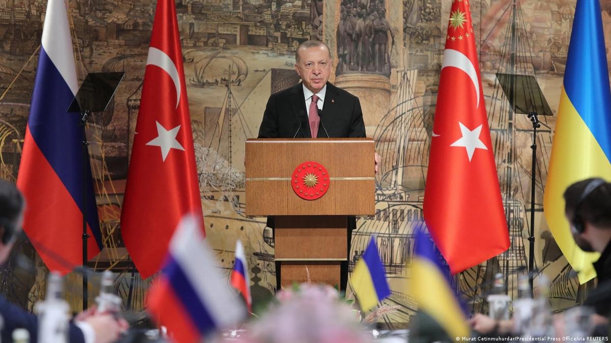 أردوغان يبدي استعداده لاستضافة قمة سلام بين روسيا وأوكرانيا