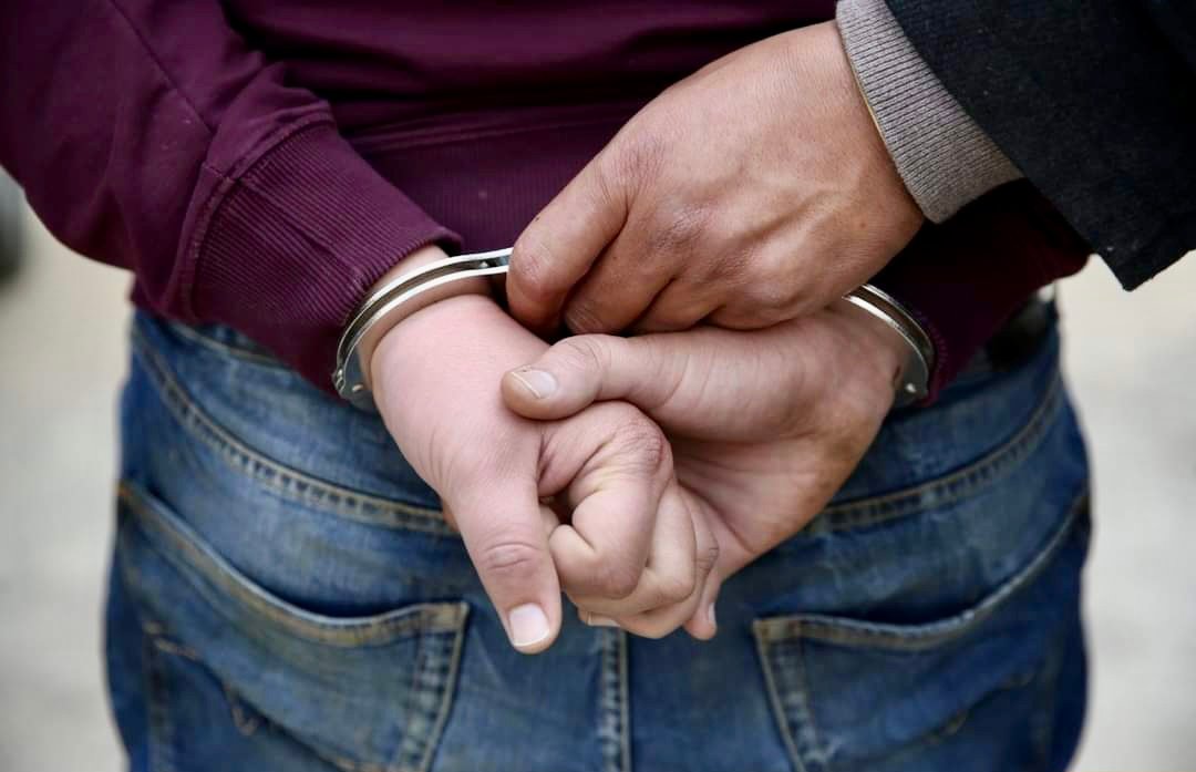 بُوليس المغرب شْدو فرنسي مطلوب عند الأنتربول متوَرط فتهريب المخدرات