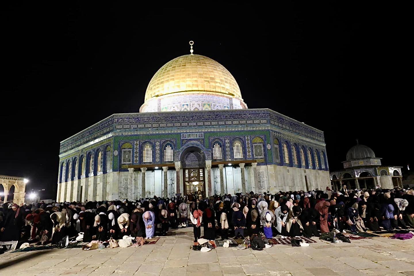 35 ألفًا يؤدون صلاة التراويح في أول أيام رمضان في المسجد الأقصى