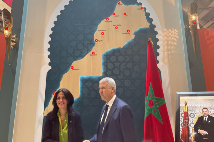 مؤشرات تعيد الدفء للعلاقات بين البلدين ..خريطة المغرب كاملة في معرض الدولي بباريس