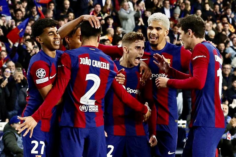 برشلونة تتأهل لربع نهائي دوري أبطال أوروبا بثلاثية أمام نابولي